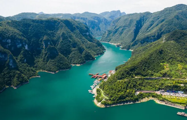 湖北又一景区火了,被誉为 “荆楚小张家界”,适合冬季徒步赏景