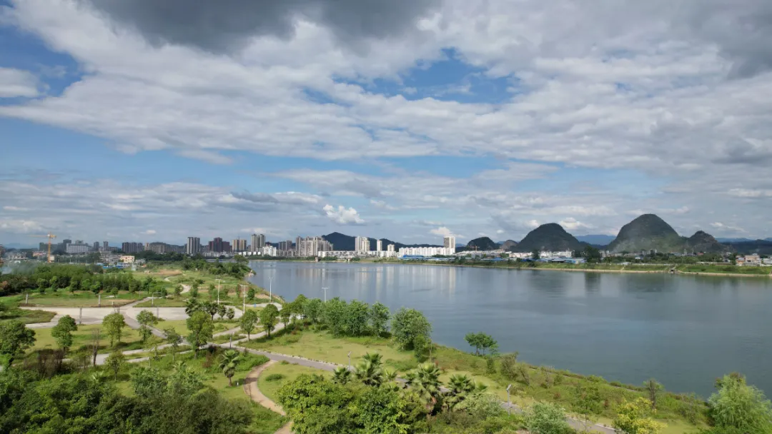 大批俄罗斯游客涌入广西柳州,打着旅游的名义,不看百里柳江不逛工业博物馆,他们到底想干啥?