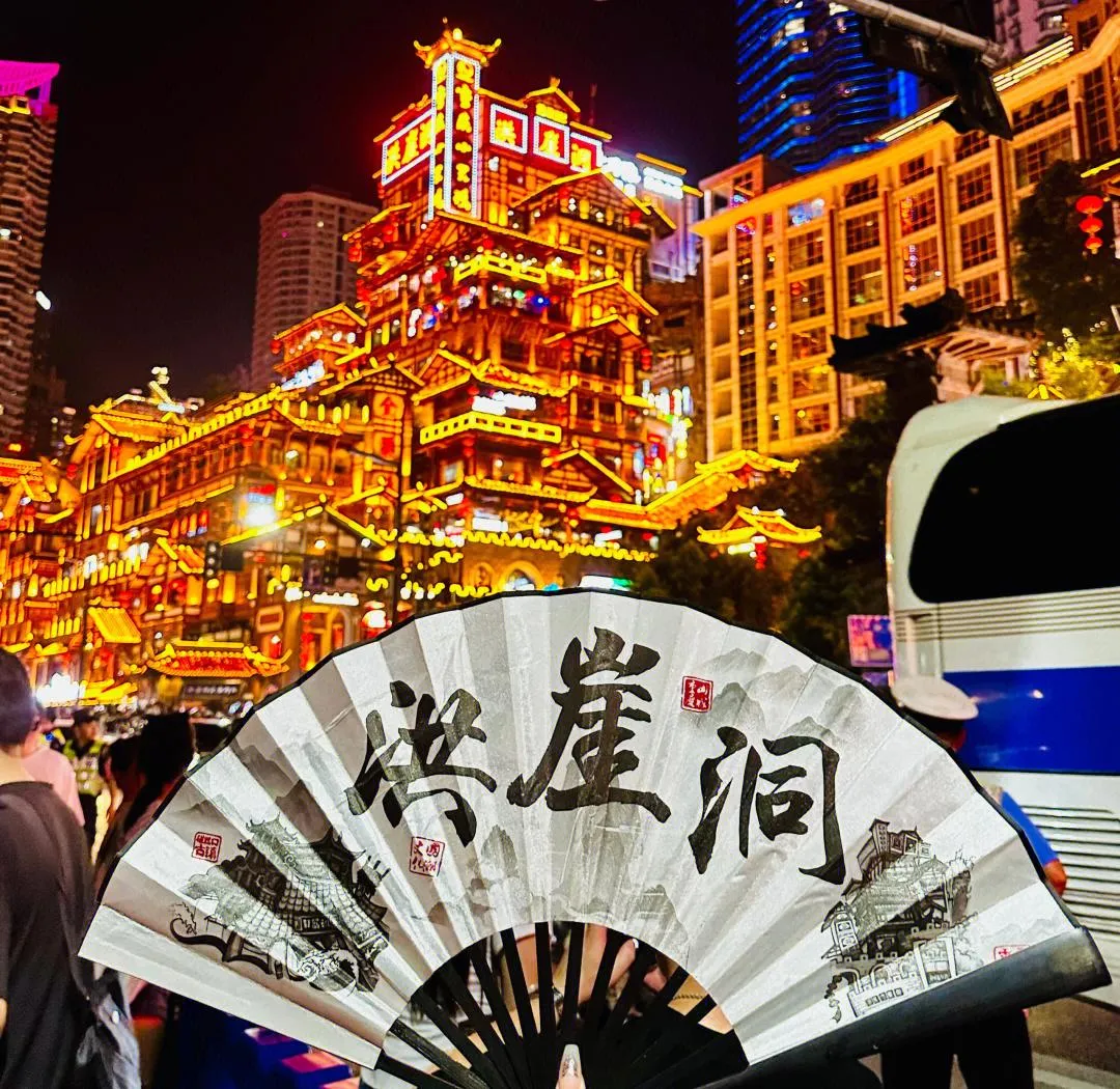 大批俄罗斯游客涌入重庆,打着旅游的名义,不看洪崖洞不坐长江索道,他们到底想干啥?