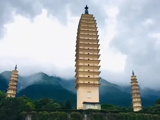 大批俄罗斯游客涌入云南大理,打着旅游的名义,不逛古城不看苍山洱海,他们到底想干啥?