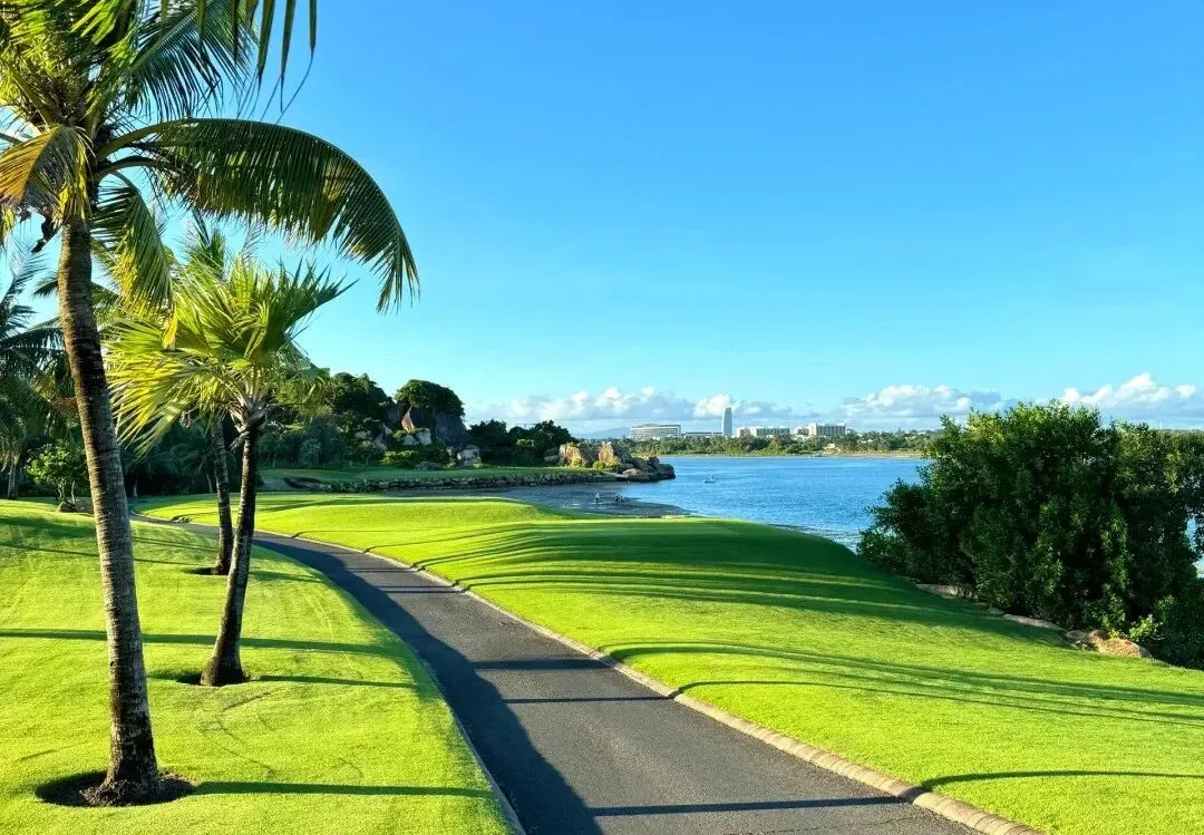 发现一个奇怪的现象:我在朋友圈发旅游的照片,几乎没有熟人点赞;发倒霉的事情,很多人点赞评论