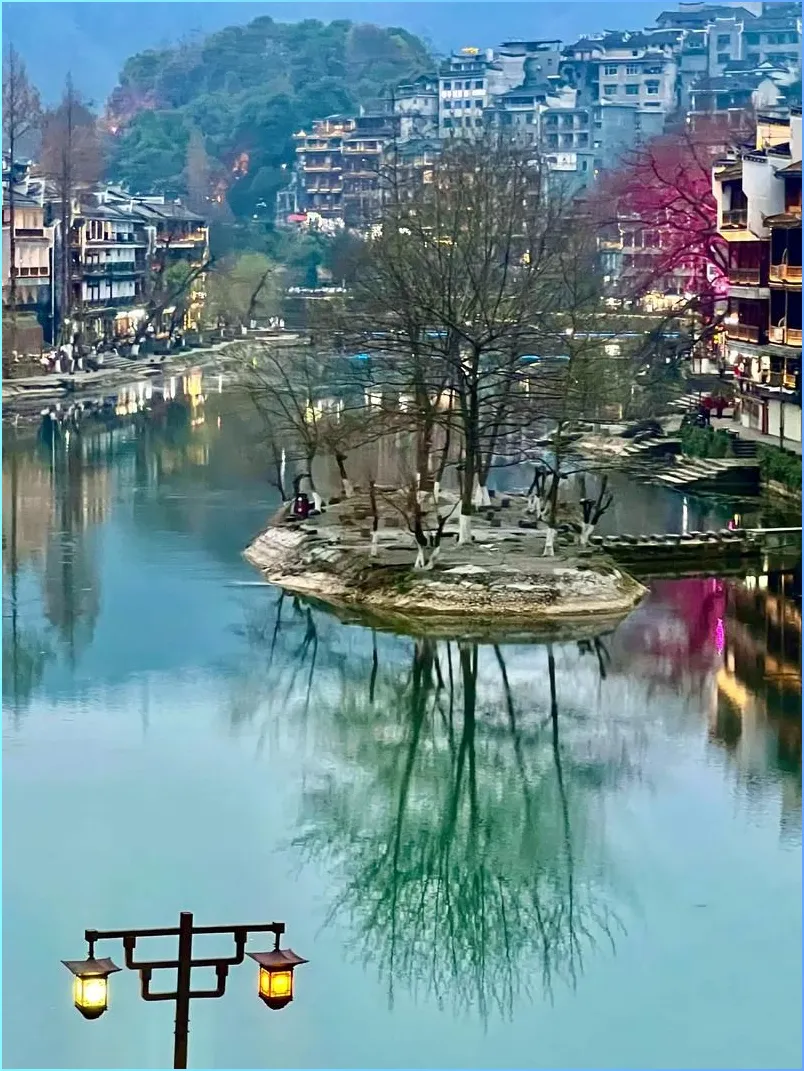 大量江西游客突然进入湖南凤凰,打着旅游的名义,不逛古城不吃血粑鸭,想干嘛?