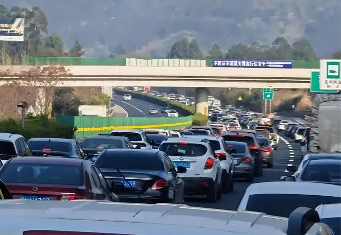 高速会堵车,景点会堵人,连沙漠都会堵骆驼,国庆还可以怎么玩?