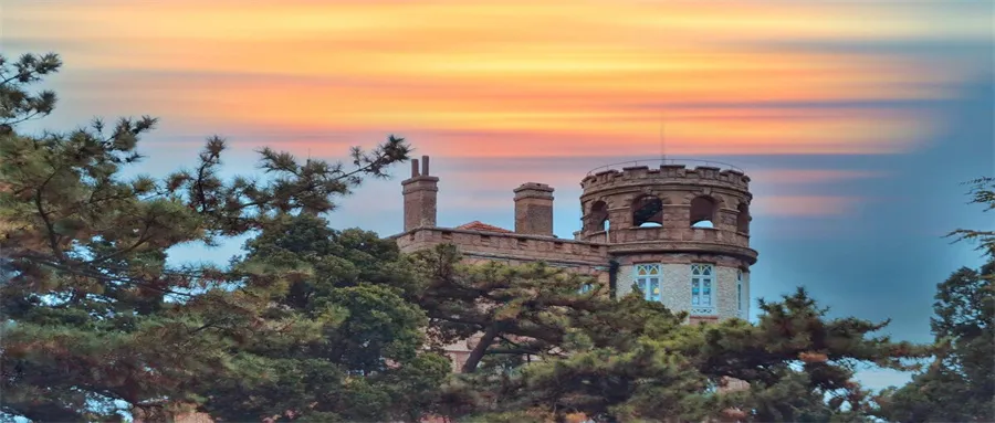 大批韩国游客涌入山东青岛,打着旅游的名义,不逛栈桥不喝散啤,他们到底想干啥?