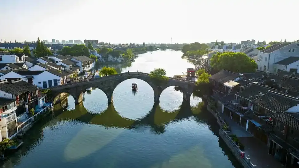 大批韩国游客涌入上海,打着旅游的名义,不逛豫园不看东方明珠,他们到底想干啥?