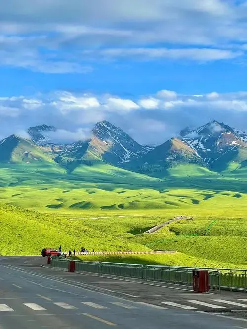 伊犁那拉提草原把全国景区的饭碗给砸了