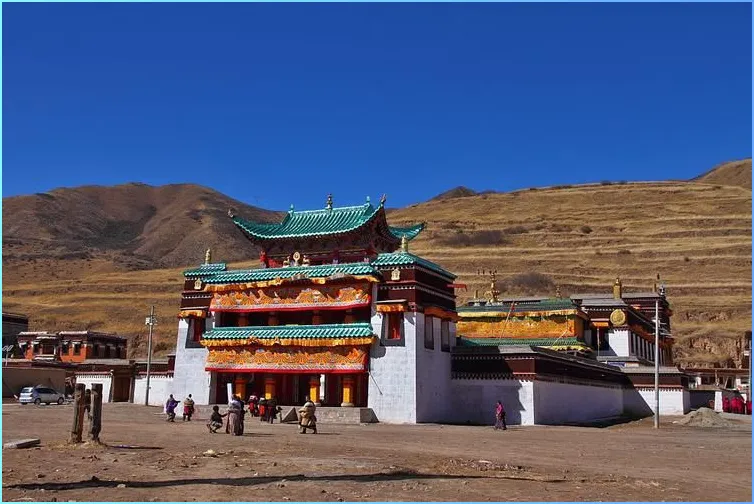 大量新疆游客突然进入甘肃碌曲,打着旅游的名义,不看则岔石林不住帐篷,想干嘛?