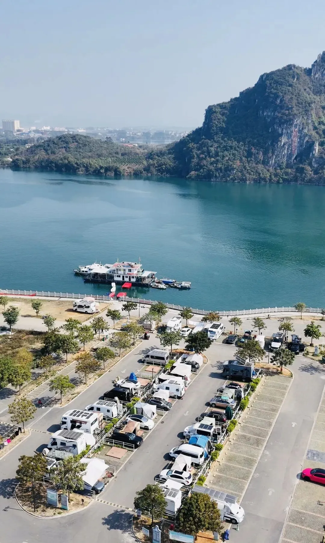 露营VS旅游:为何越来越多人选择逃离景区?