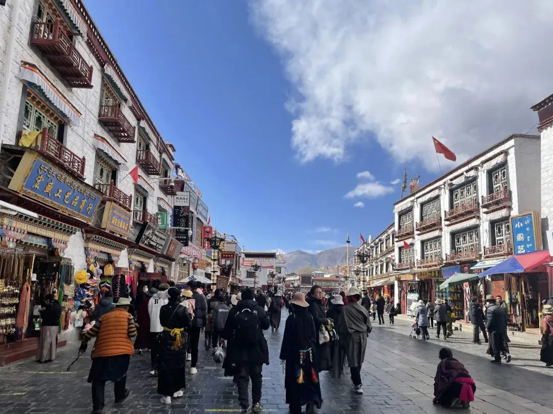 八廓街变成旅游景区,你会高兴吗