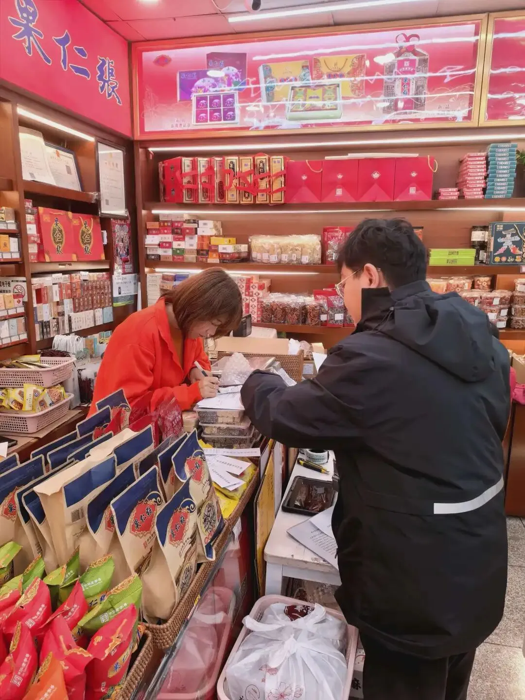 聚焦网红景点 筑牢安全防线 | 南开区市场监管局春节专项抽检守护舌尖年味