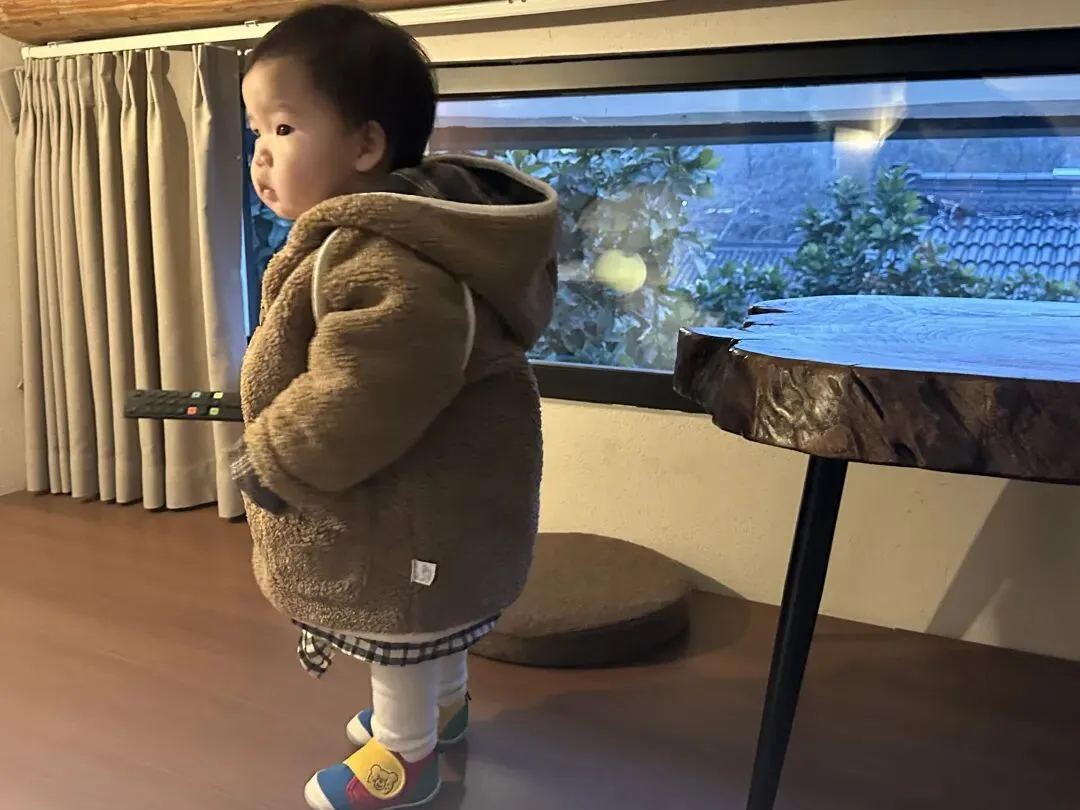 宝宝今天在杭州旅游,1岁4个月