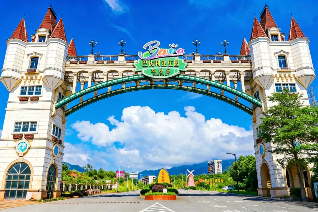 温泉景区酒店式观景公寓双床房性价比更高欧式复古 春节、五一、十一、周末节假日;闺蜜游首选性价比拉满,全域游玩更省心