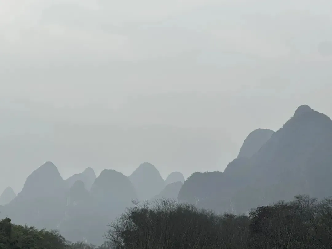 人到40失业去旅行,挤在景区才懂:满心扭曲不爽,想静心纯属痴心妄想!