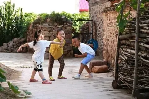 不敢发朋友圈,小孩哥说回村里比旅游还好玩