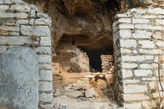 清代石碑上的意外发现:龙洞景区里,藏着我家祖先的善举 .