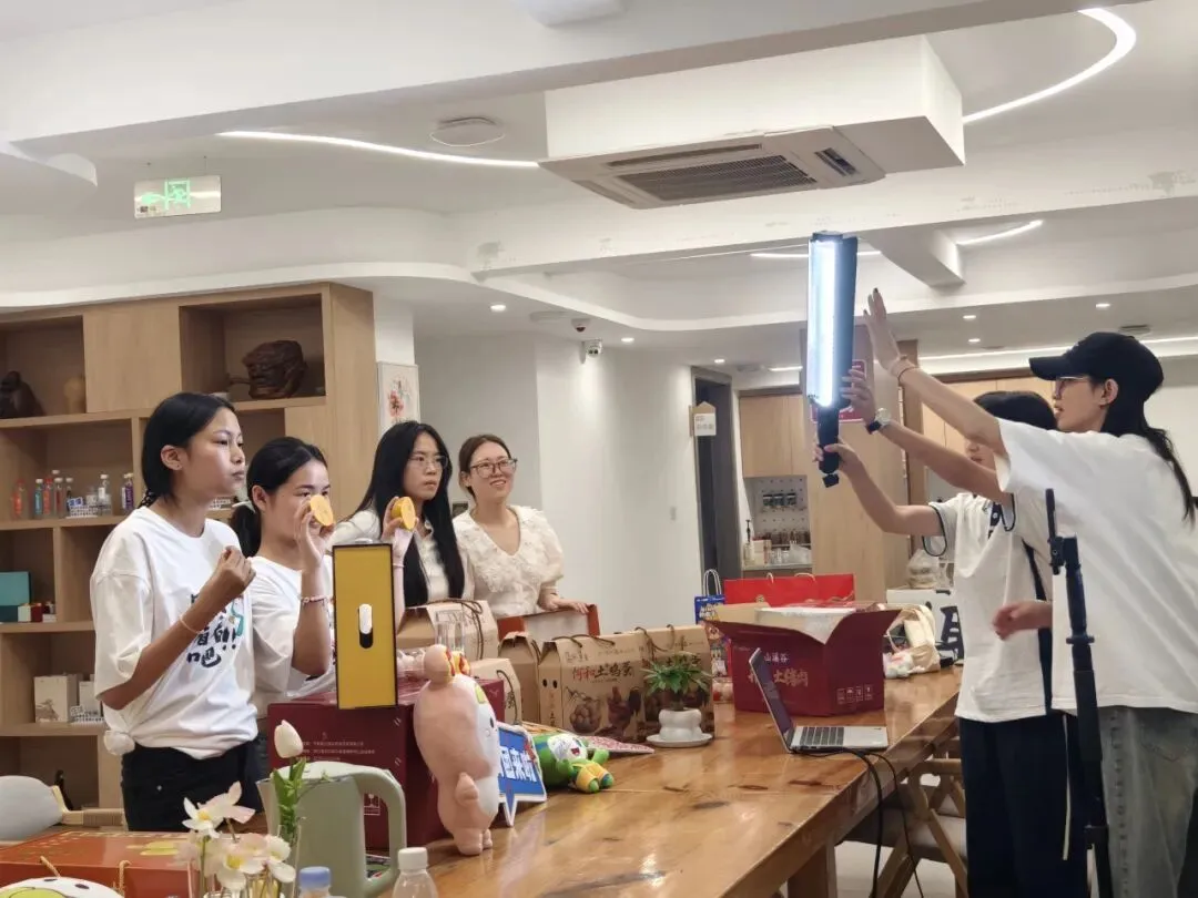 喜报!浙江省衢州旅游学校2项案例入选省级典型