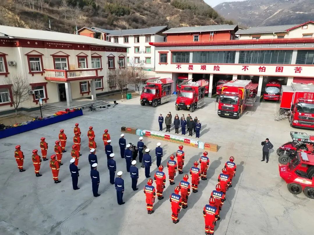 九寨沟景区管理局李为仁书记一行看望慰问阿坝消防救援机动支队九寨沟大队指战员