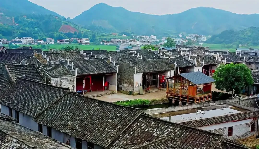 别再挤热门景点了!这5个小众目的地年味浓、美食多,开启2026马年新旅途