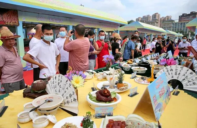 [聚焦旅游美食博览会] 特色美食盛宴吸引市民游客现场品尝美食、购买产品  当日销售额达5.31万元