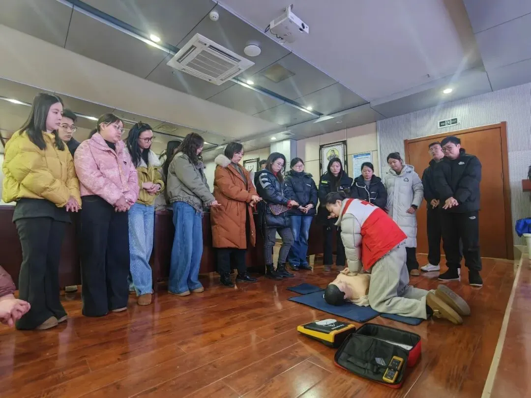 旅游急救“持证上岗”!来凤23人通过红十字救护员考核