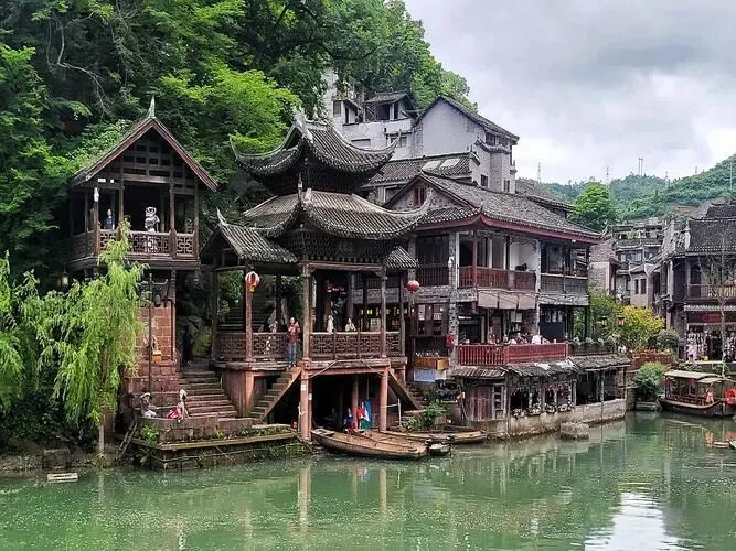 湖南凤凰古城把全国景区的饭碗给砸了