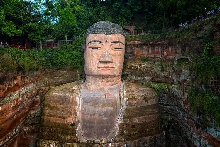 乐山大佛 景区门票 ￥30/张学生儿童票;￥70/张成人票;入园付款!