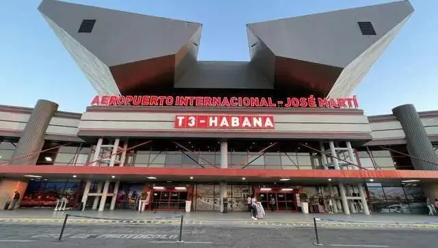 神仙打架凡人遭殃!美国施压引发旅游危机,古巴暂停航空燃油供应