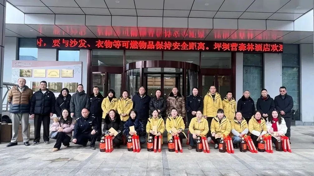 曾友益一行到坪坝营景区开展新春慰问暨节前安全生产检查工作