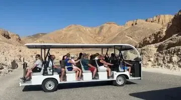 中国游客称在埃及一景区听到“倒车请注意”提示音,当事人:感觉很亲切