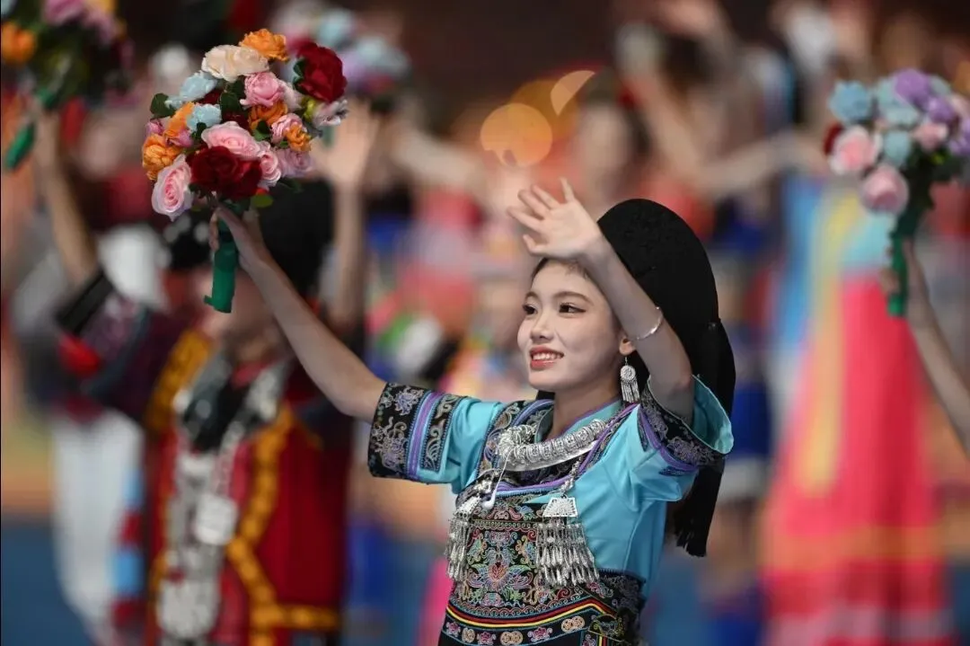 中国最美海滨城市藏了个春节冷门又不贵的旅游地!人均900玩5天,景点包船出海,年味是舞火龙!