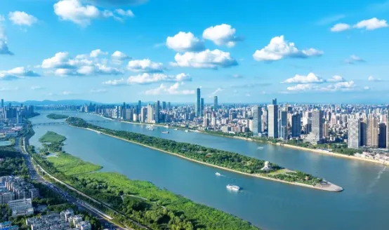 真正的长沙,不在景点里,而在这 10 条每天被反复走过的马路上