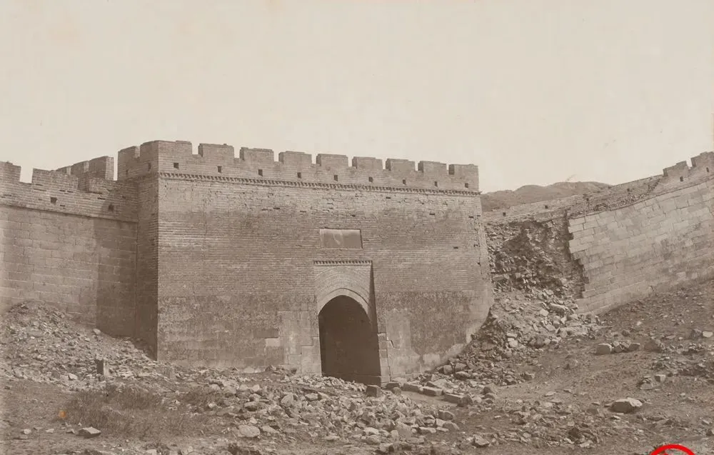 老照片:清末风景名胜,皇帝临幸的行宫已颓坏