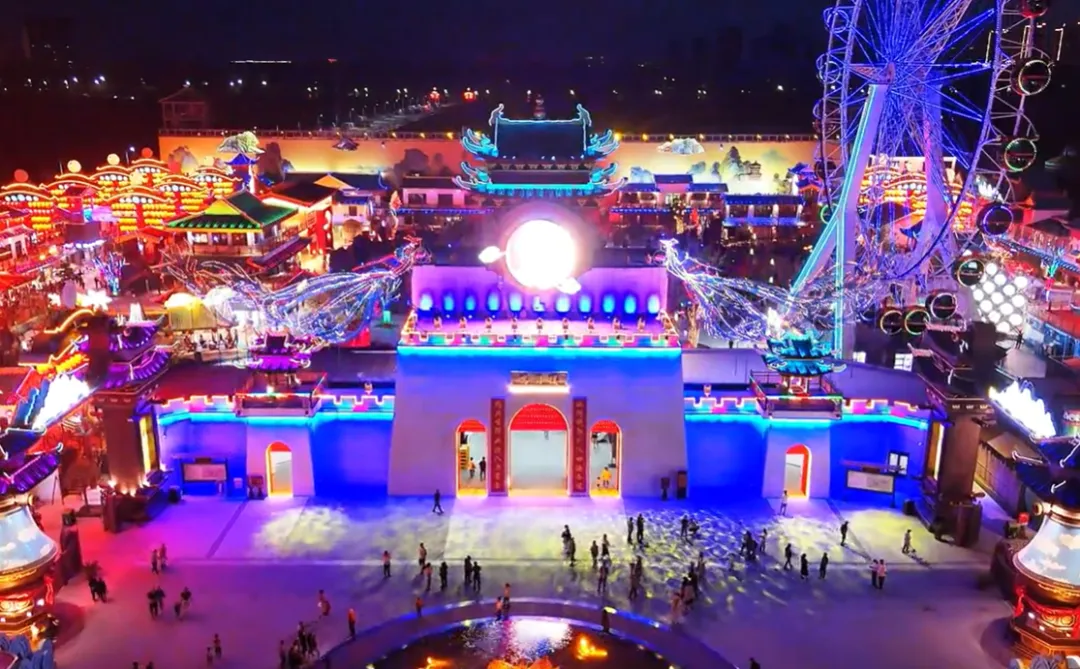 西安周边又一“人造景点”走红,灯火璀璨,人气旺,堪称第二个“大唐不夜城”,1h直达!