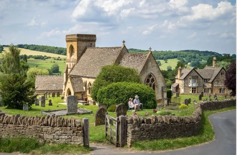 英国乡村旅游以农场/庄园为核心载体、小而美精品化、本土化深耕、体验型内容、政府+协会双轨治理,形成全球标杆