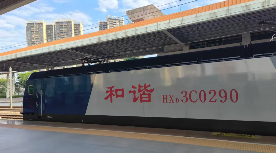 出远门旅游爬山,坐绿皮火车硬座,历险记绝对难忘