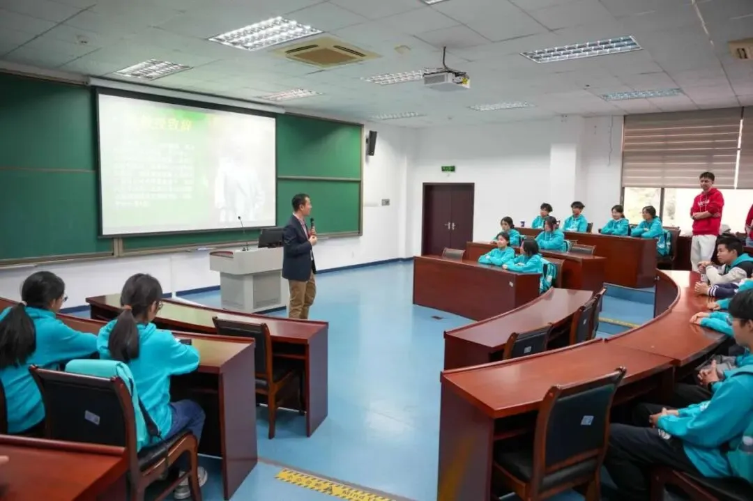 旅游学院成功举办两期“学科探秘”中学生冬令营