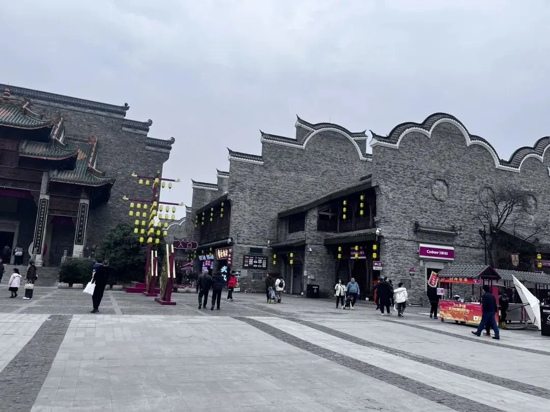 本想优雅逛景区,结果全员落汤鸡