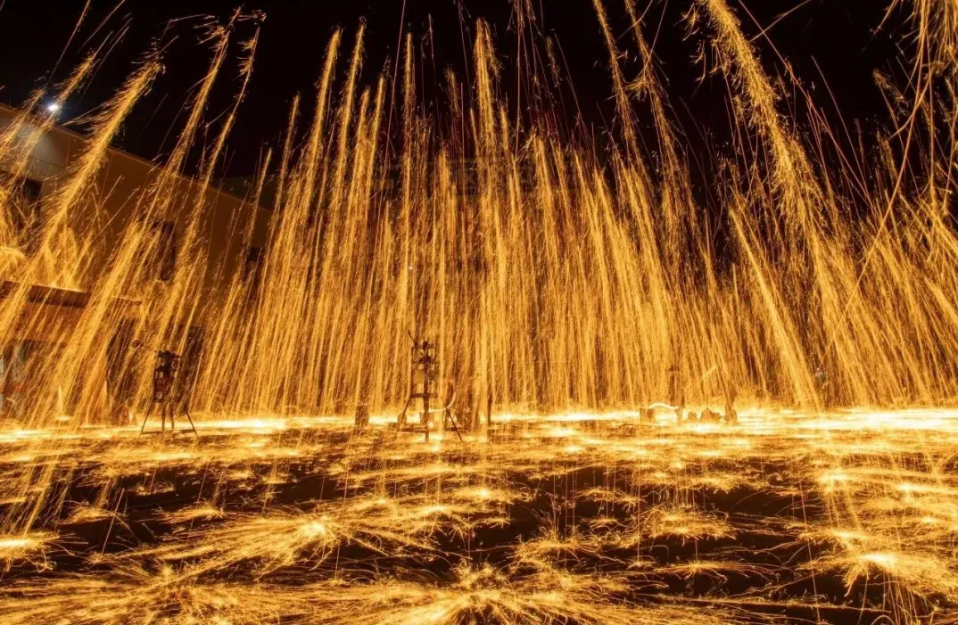 大年初一开始!春节相约瓦岗寨景区!非遗打铁花!超燃电音节!精彩英雄节目演出!