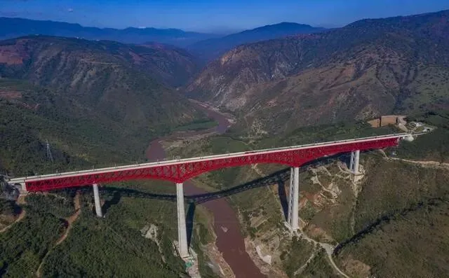 跨越两个温度带的中老铁路,沿途皆是景点,试试从西双版纳出国