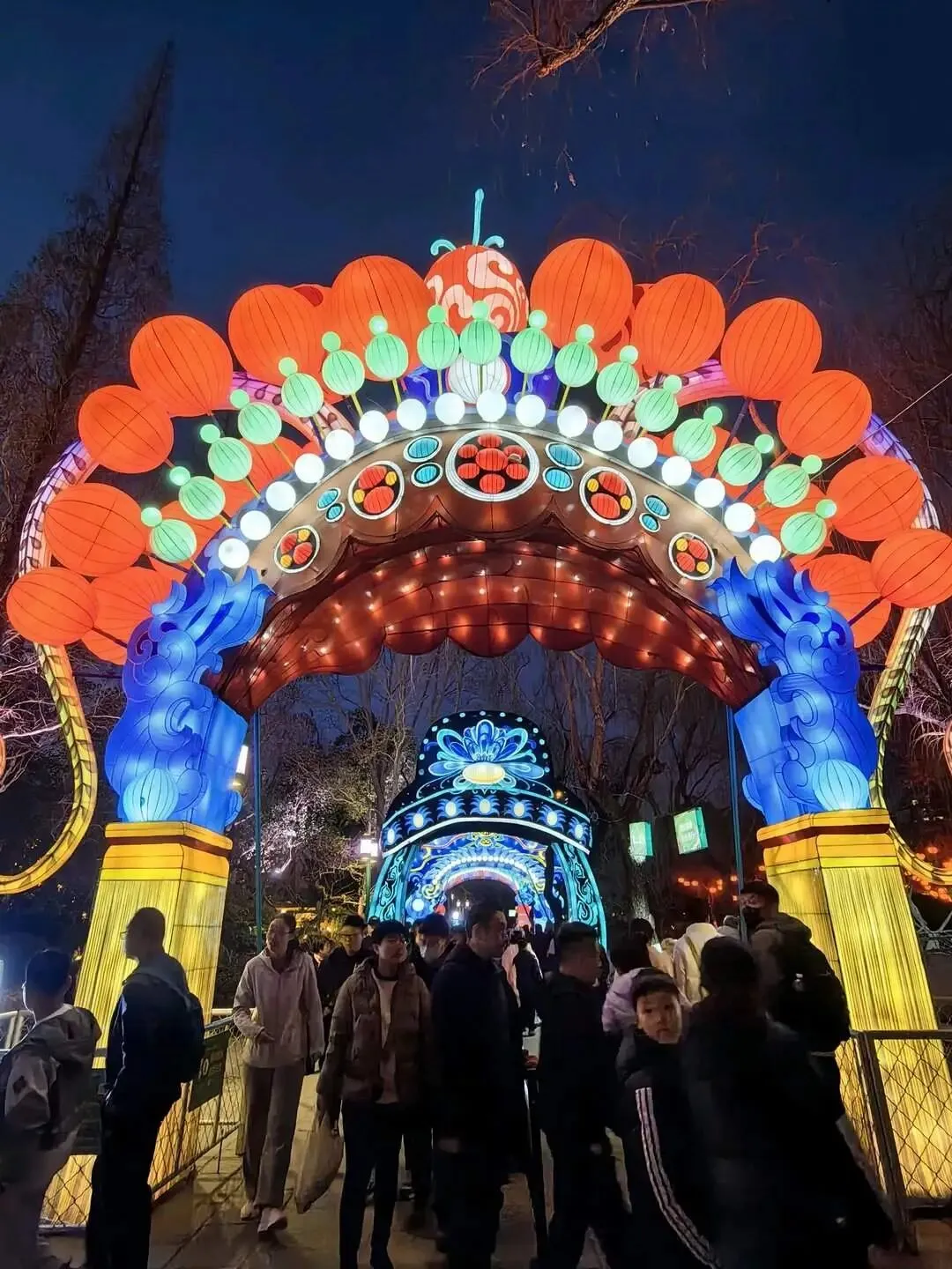 春节假期,趵突泉景区灯会每日18点后停止使用免费证件入园