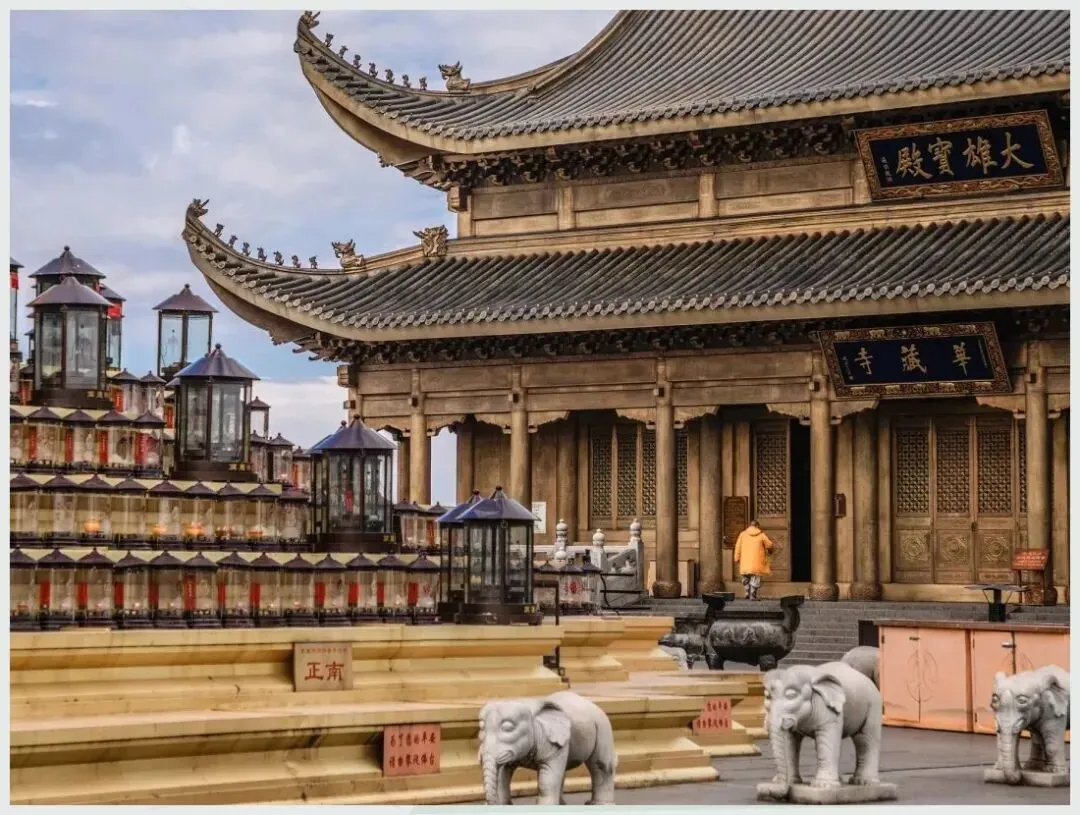 大量日本游客涌入开封,打着旅游幌子不逛清明上河园不吃灌汤包,为什么