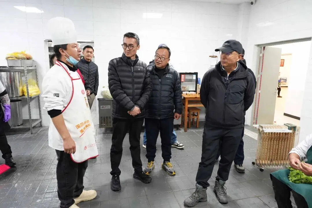 和献中董事长到公司景区企业开展春节慰问,并督导、检查游客接待工作