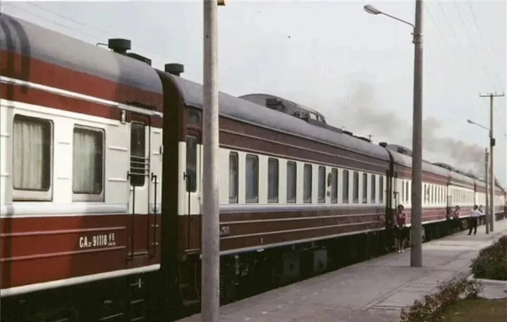 1992年旅游列车,居然是这样!够豪华,一张票卖1459.7