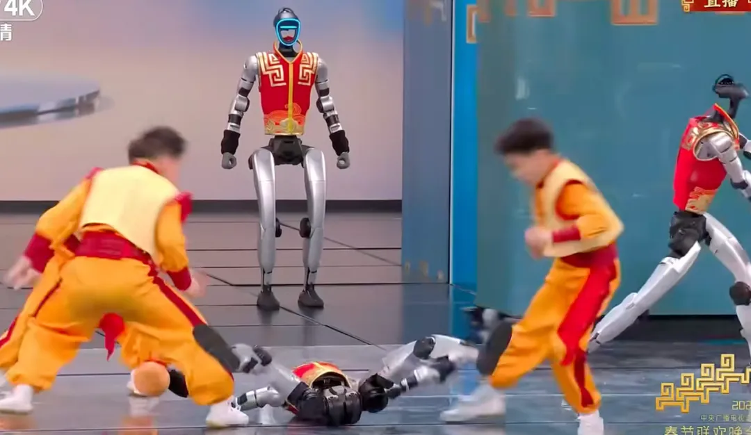 春晚机器人的＂醉拳＂里,藏着旅游人翻盘的密码