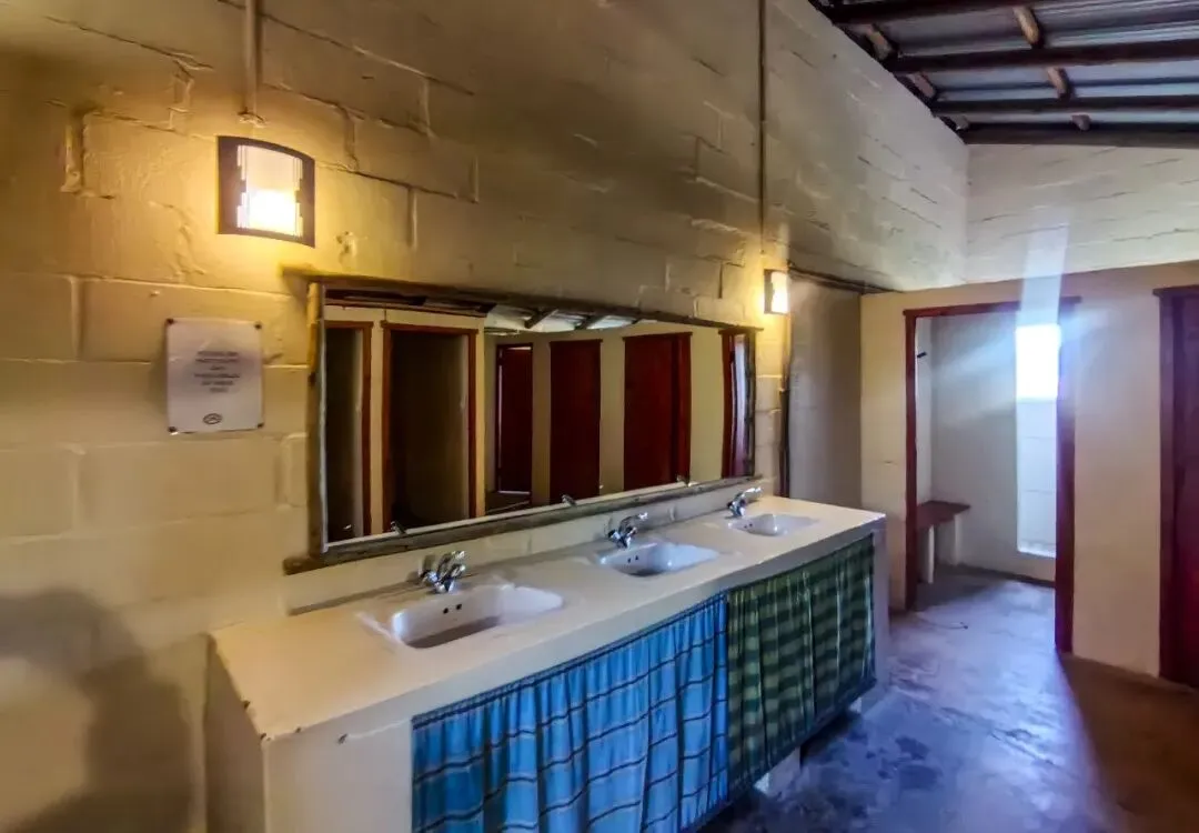 第1873篇.南部非洲四国之旅游记(一百)非洲露营地的卫生间