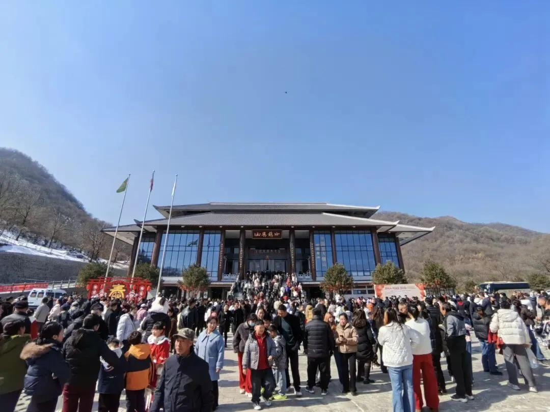 大年初一,西镇吴山景区景美人和喜迎八方客