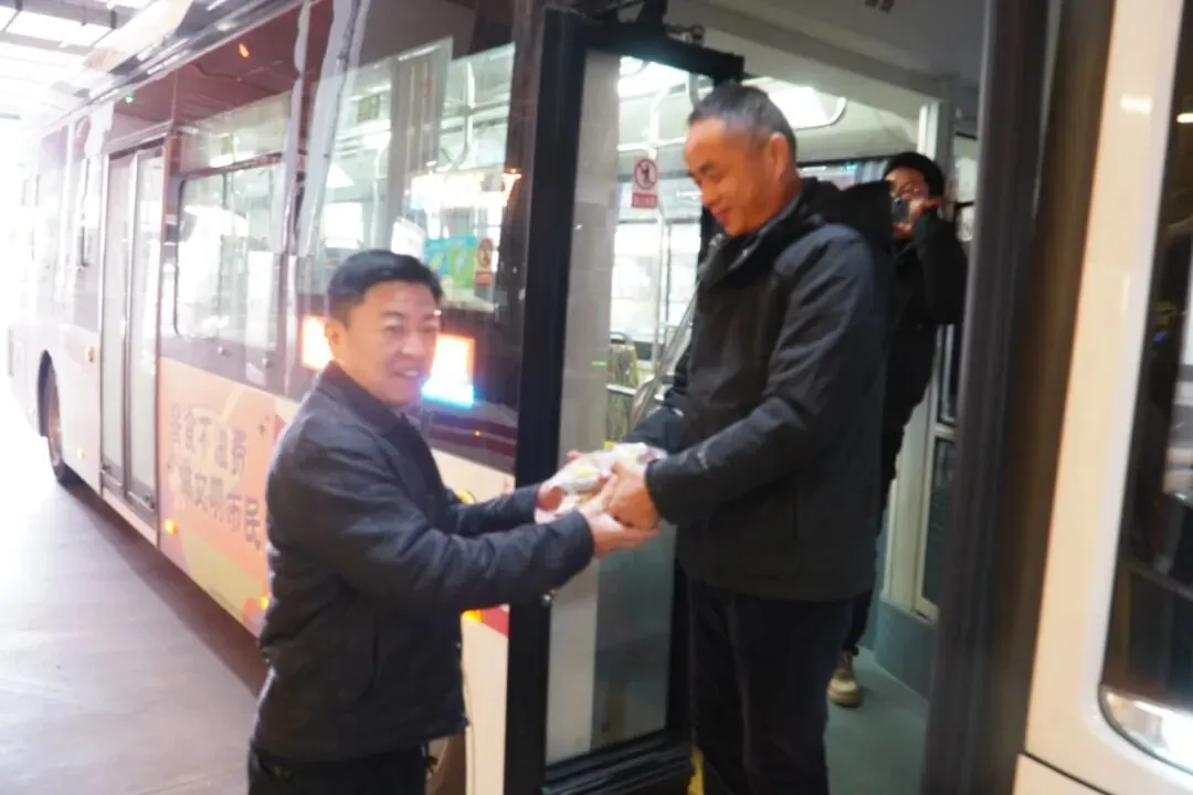 新春慰问送关怀,浓浓真情暖人心——忠斌旅游集团深入一线开展新春慰问