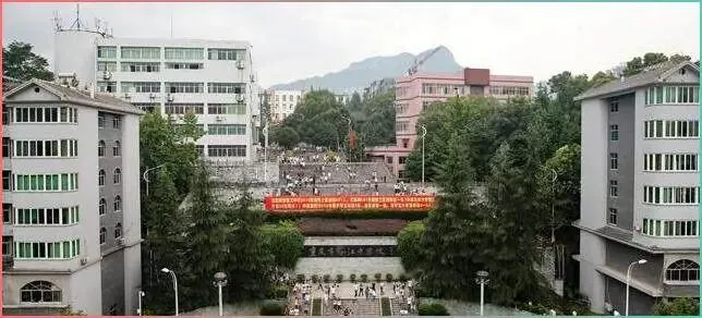 重庆黔江,“旅游学院”筹备转型“民族学院”,底气在哪里?理想很丰满,现实很骨感……