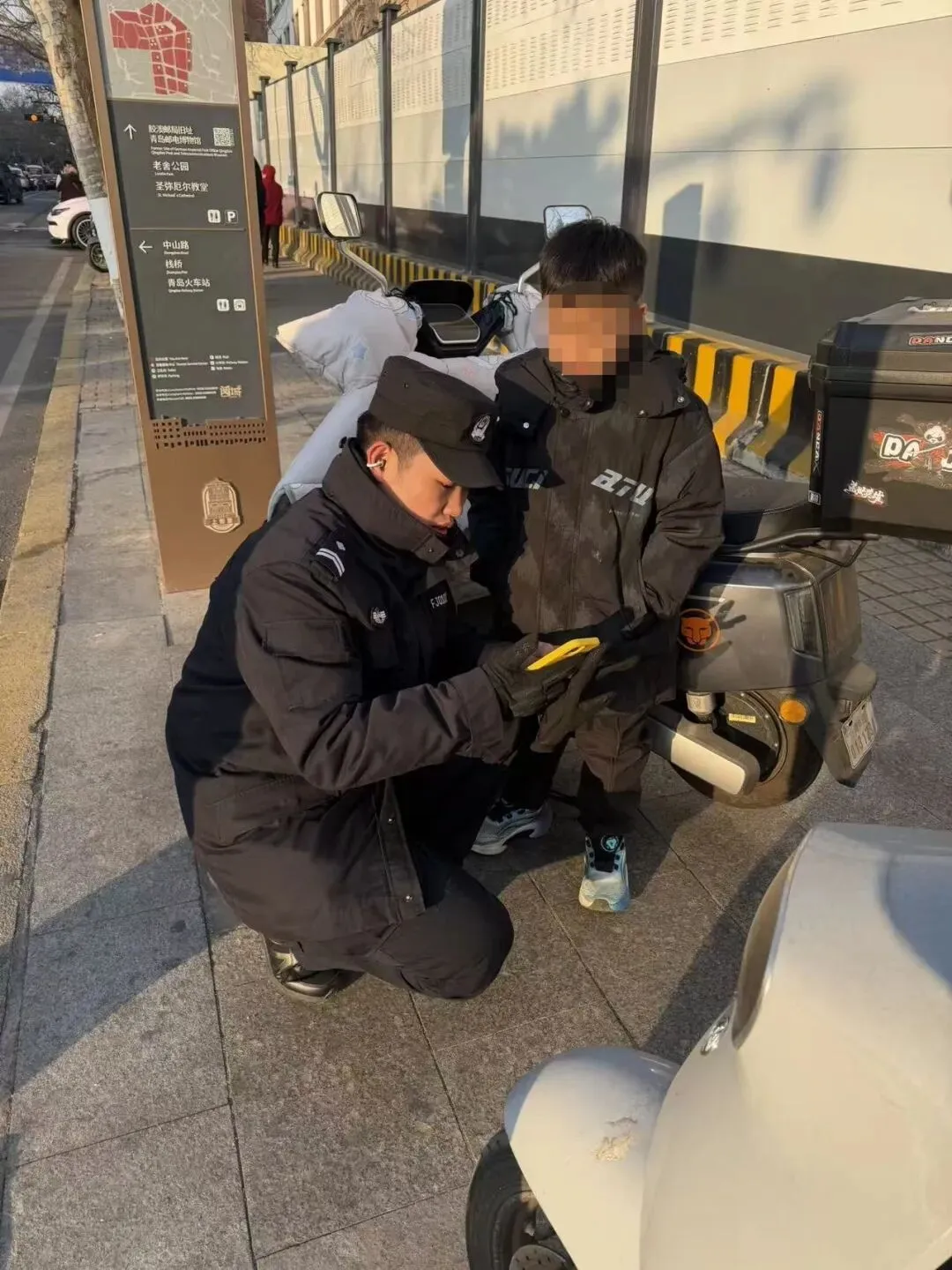 大年初一,青岛栈桥景区附近!幸好警方及时发现