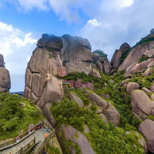 重庆自由国旅唐司令2+1豪华旅游大巴自游行三月开启黄山三清山大环线